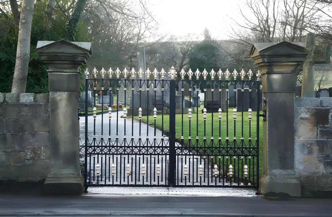 Radleigh - Estate Gate - Wrought Iron Railings