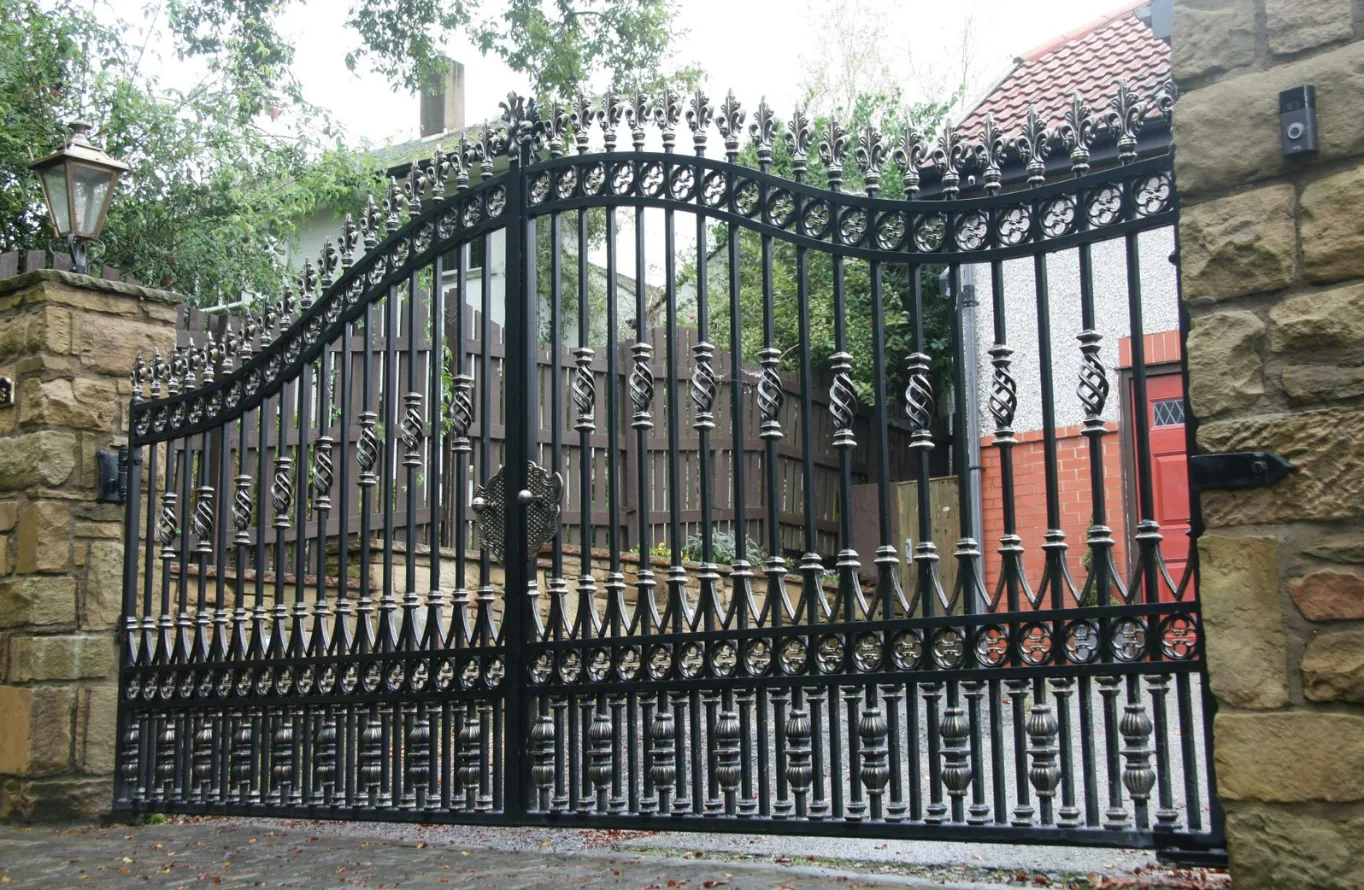 Hambledon Gate - Traditional Gate - Estate Gate - Wrought Iron Gate - T2
