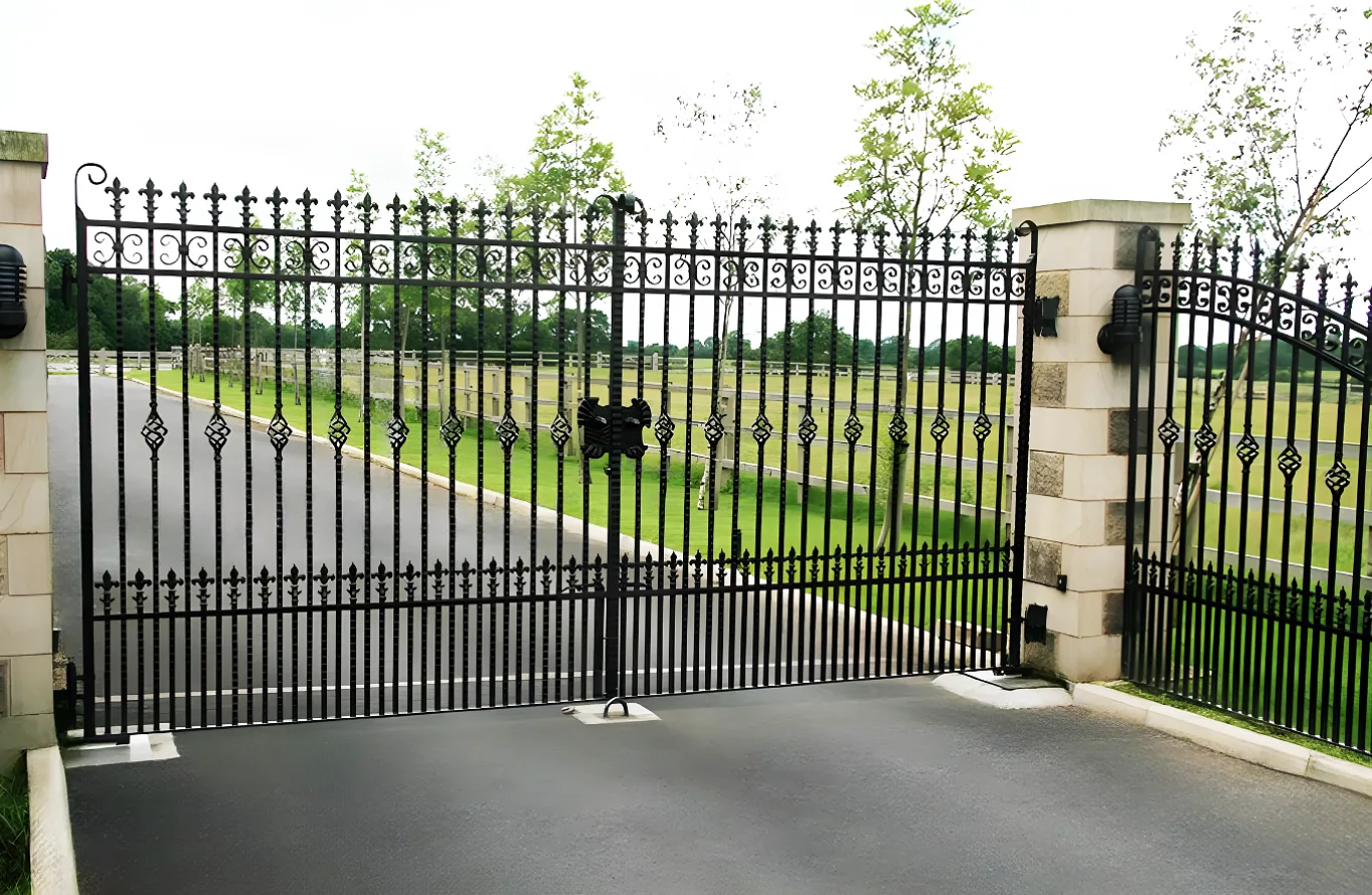 Kingsbury Gate - Traditional Gate - Estate Gate - Wrought Iron Gate - T11