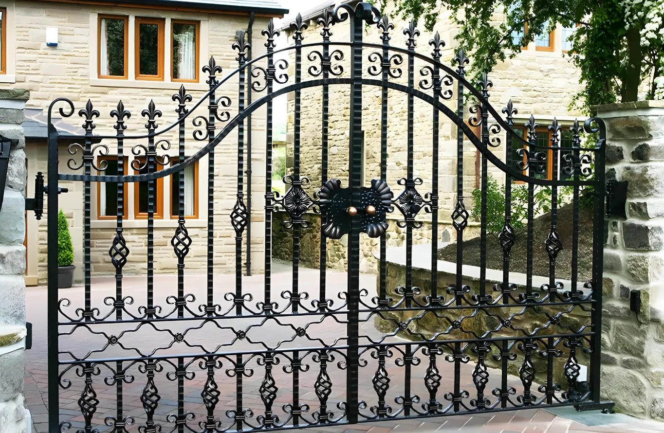 Tavistock Gate - Traditional Gate - Estate Gate - Wrought Iron Gate - T18