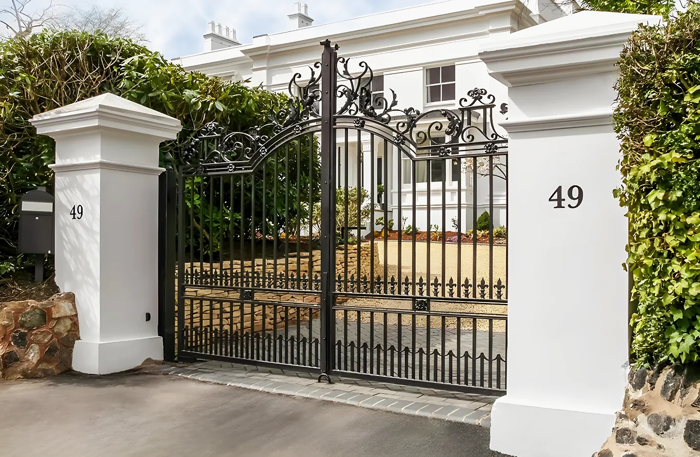 Medusa Gate - Traditional Gate - Estate Gate - Wrought Iron Gate - T22