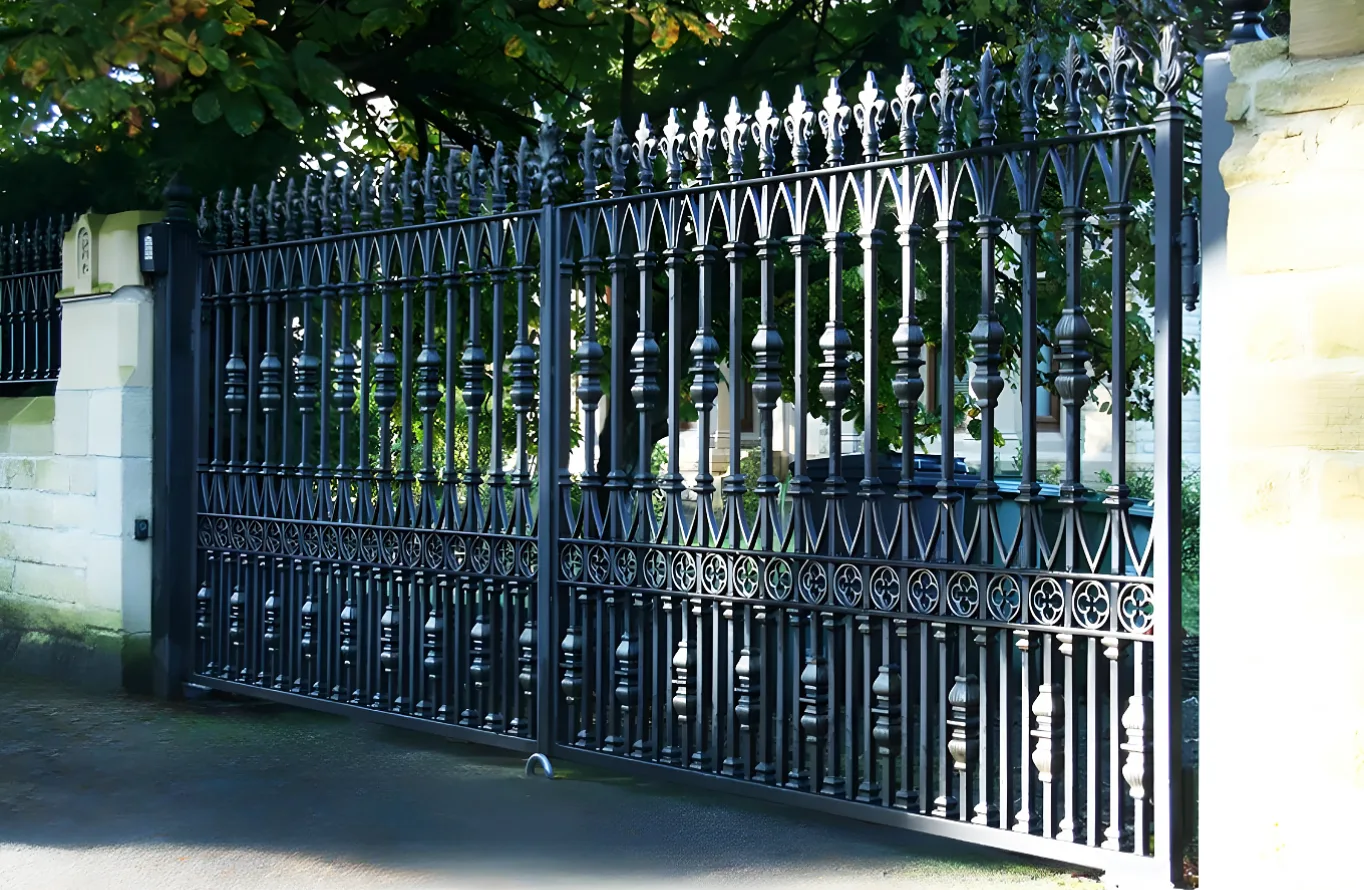 Radleigh Gate - Traditional Gate - Estate Gate - Wrought Iron Gate - T4