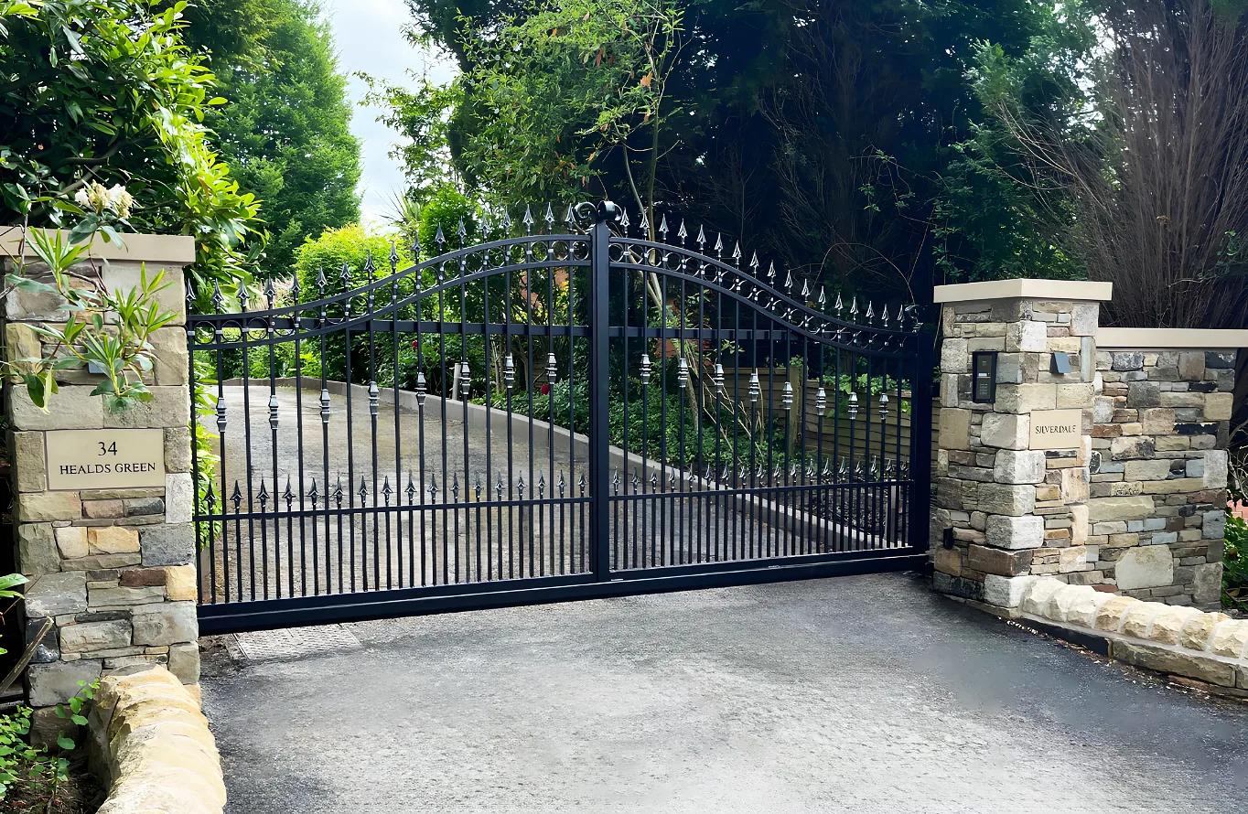 Hamilton Gate - Traditional Gate - Estate Gate - Wrought Iron Gate - T6