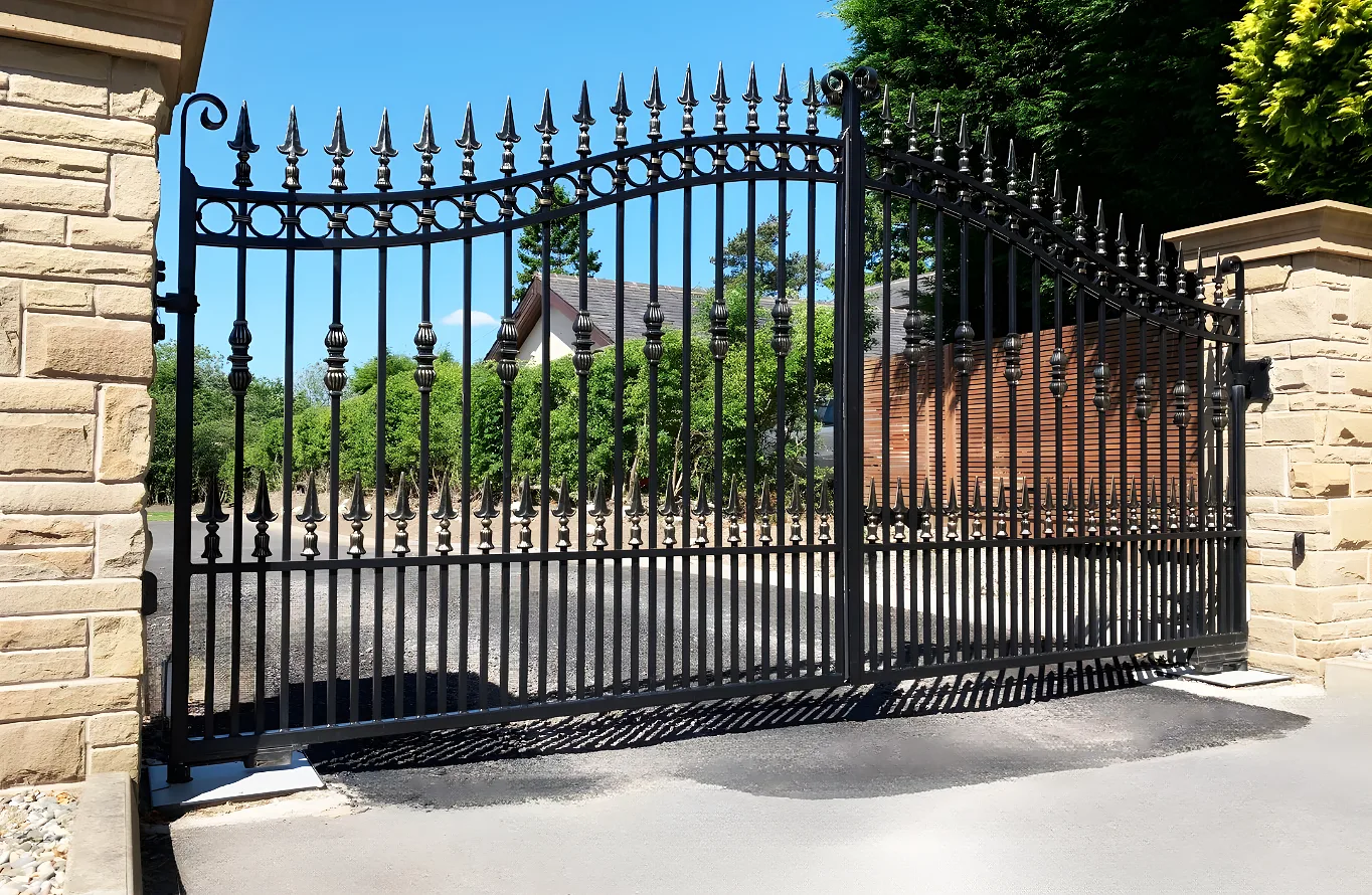 Hamilton Gate - Traditional Gate - Estate Gate - Wrought Iron Gate - T7