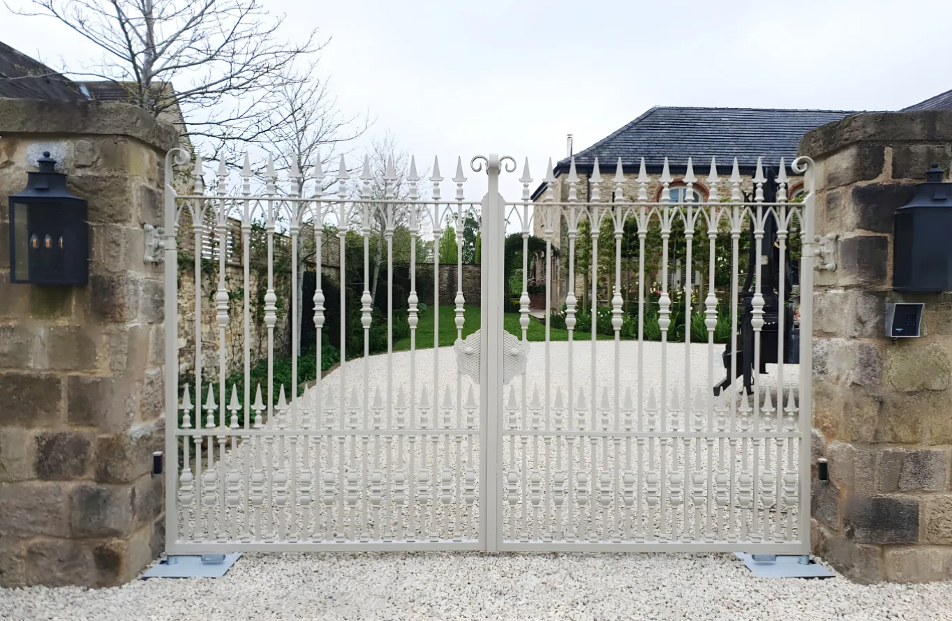 Langley Gate - Traditional Gate - Estate Gate - Wrought Iron Gate - T9