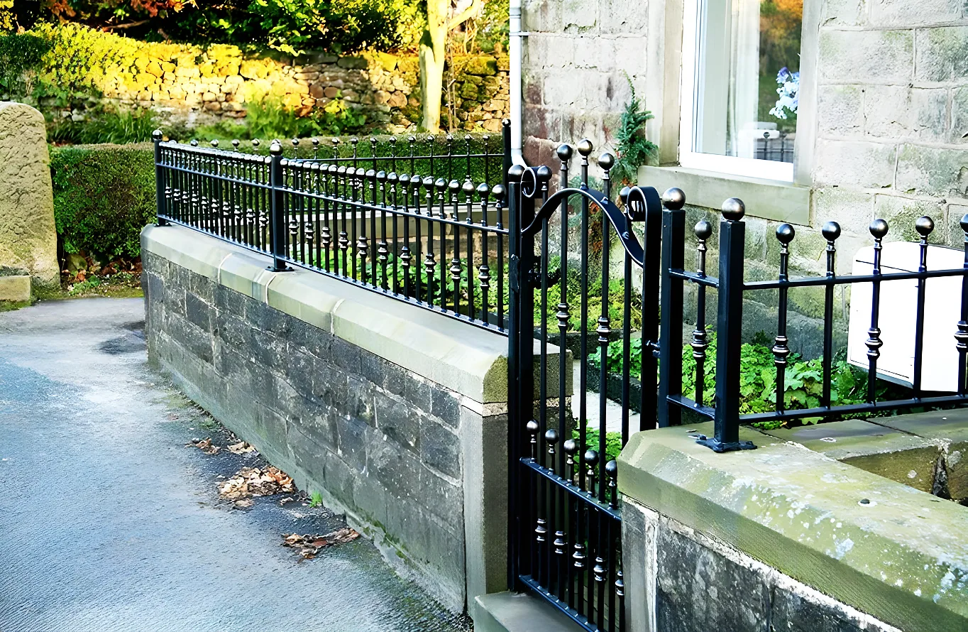 Wall Top and Garden Railings - Wrought Iron - WTR14