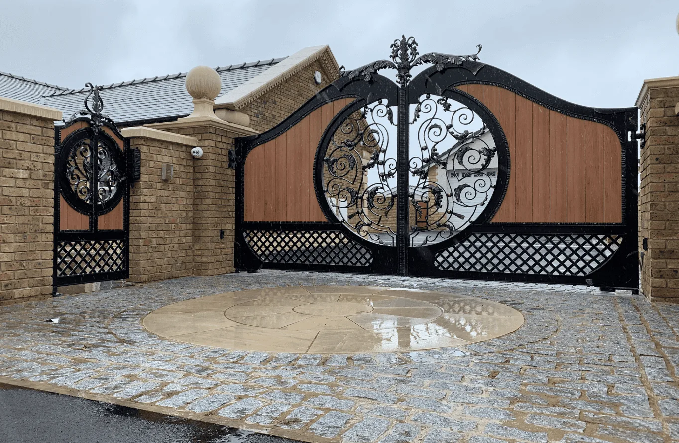 Aphrodite swing gate