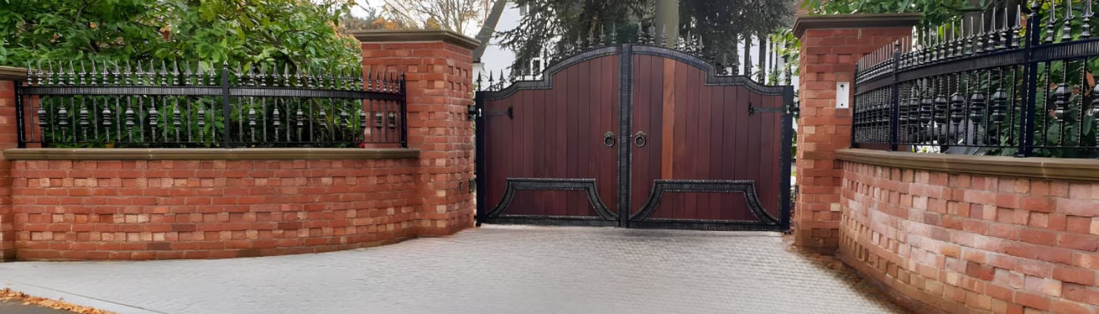Wood vs composite electric driveway gates – which one is best for you?